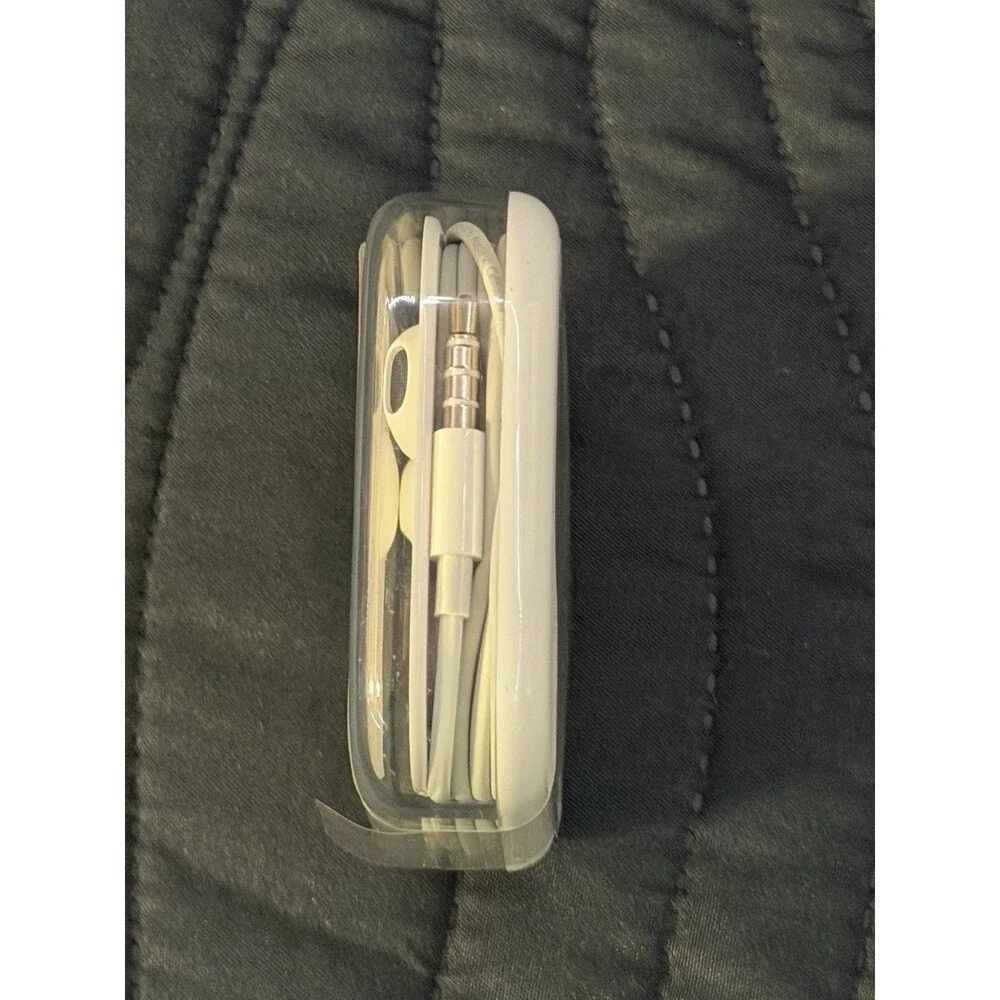 Genuine Apple EarPods 3.5mm Headphone Jack Earbuds Sealed